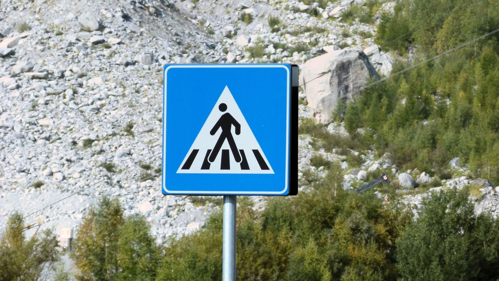 Panasonic Lumix DMC-FZ100 sample photo. Mountain, pedestrian, signalling photography