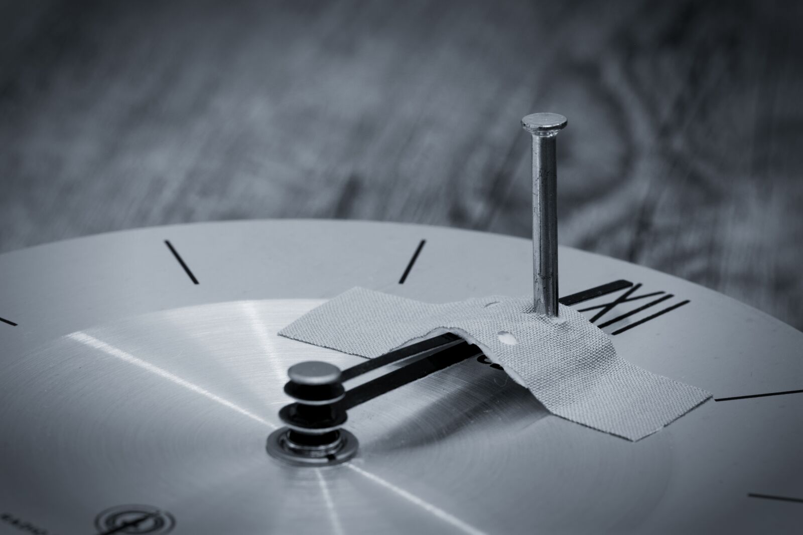 Fujifilm X-T2 + Fujifilm XF 80mm F2.8 R LM OIS WR Macro sample photo. Time, clock, pointer photography