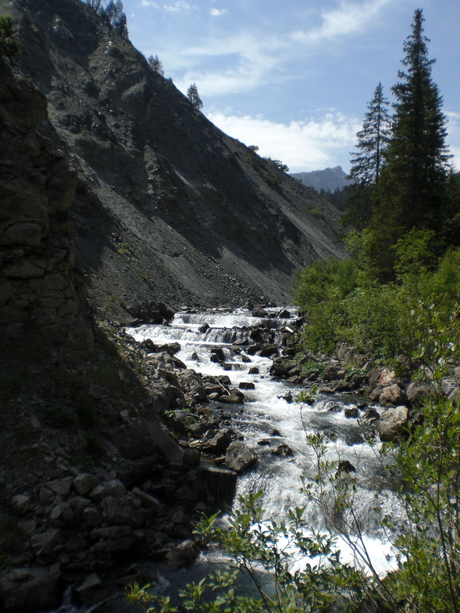 CASIO EX-Z77 sample photo. Nature, bach, mountains photography