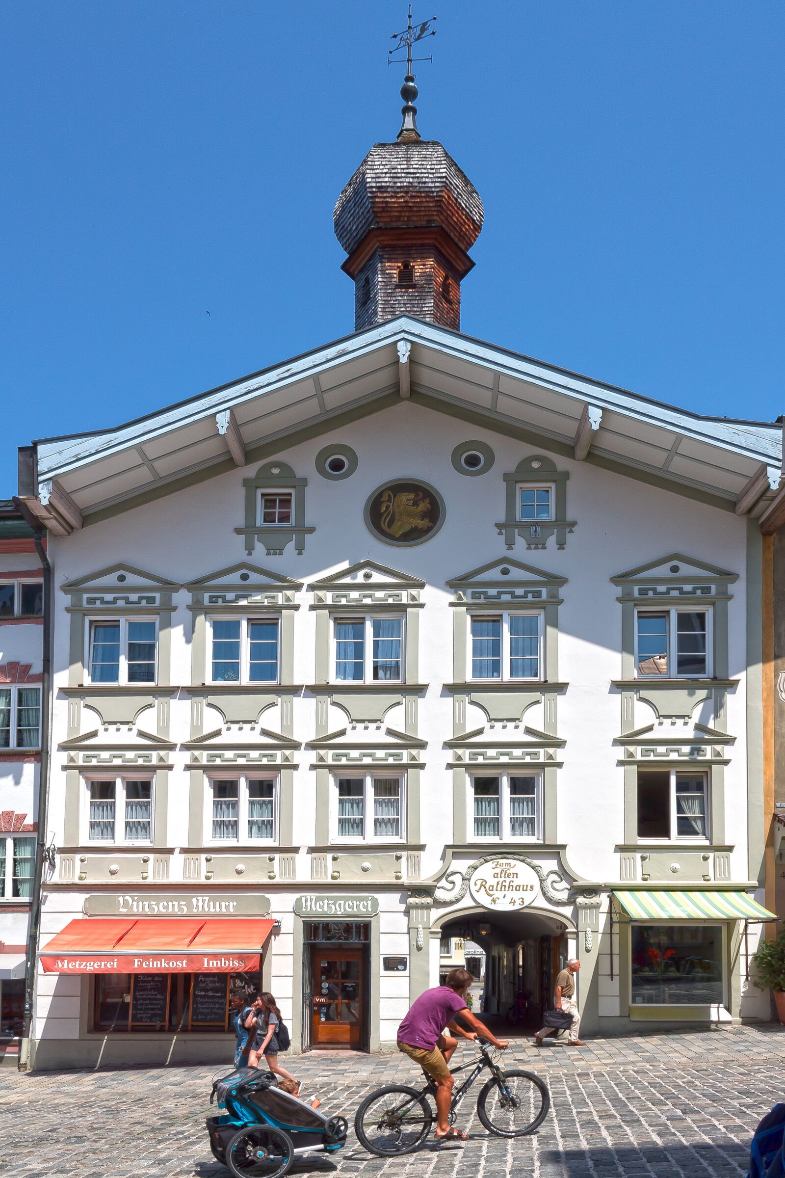 Canon EOS 1300D (EOS Rebel T6 / EOS Kiss X80) sample photo. Town hall, old, facade photography