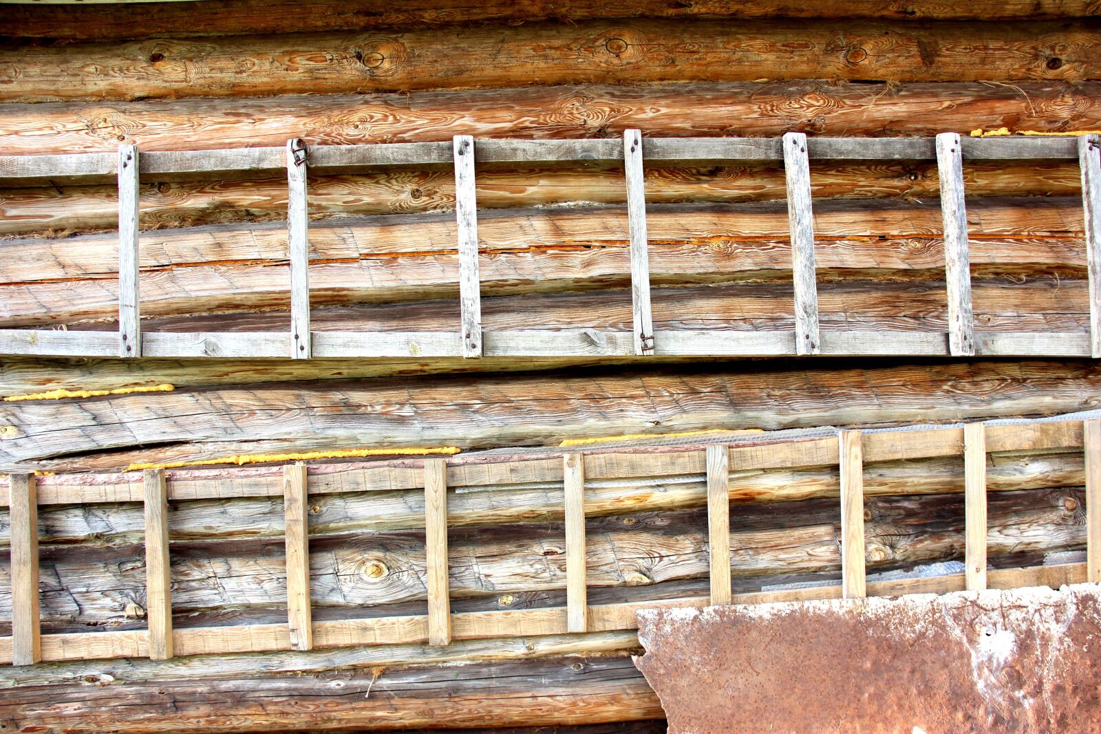 Canon EF-S 18-135mm F3.5-5.6 IS sample photo. Background, wooden wall, stairs photography