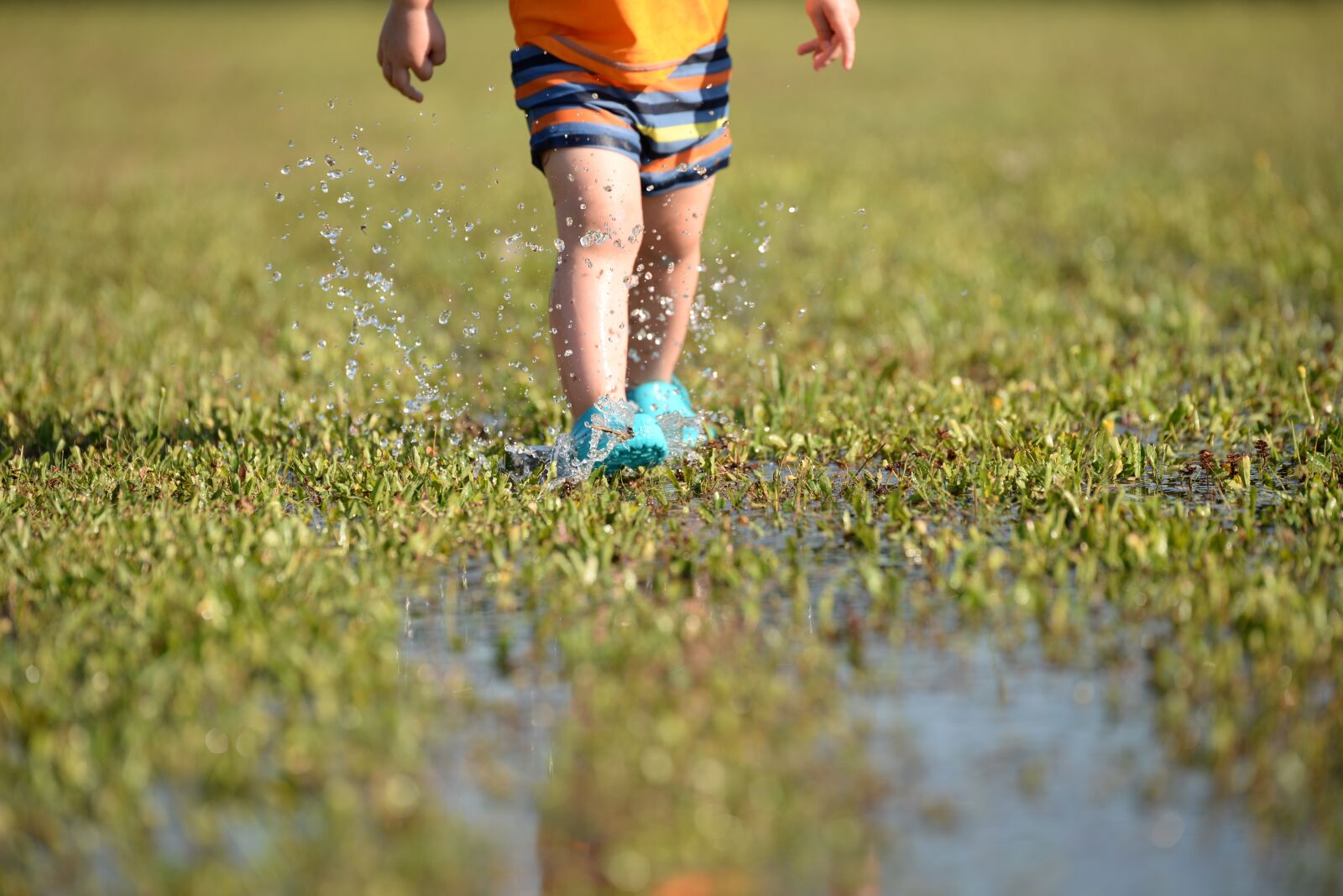 Nikon D610 sample photo. Child, feet, splashing photography