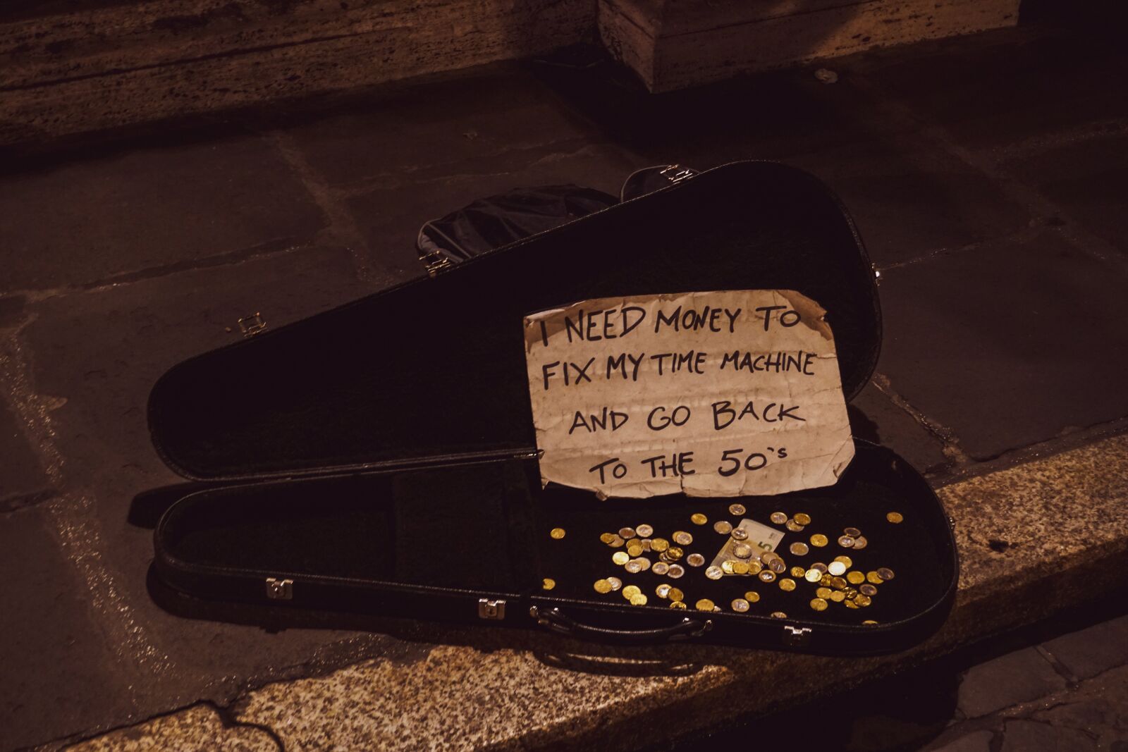 Sony a6300 sample photo. Guitar, artist, street photography