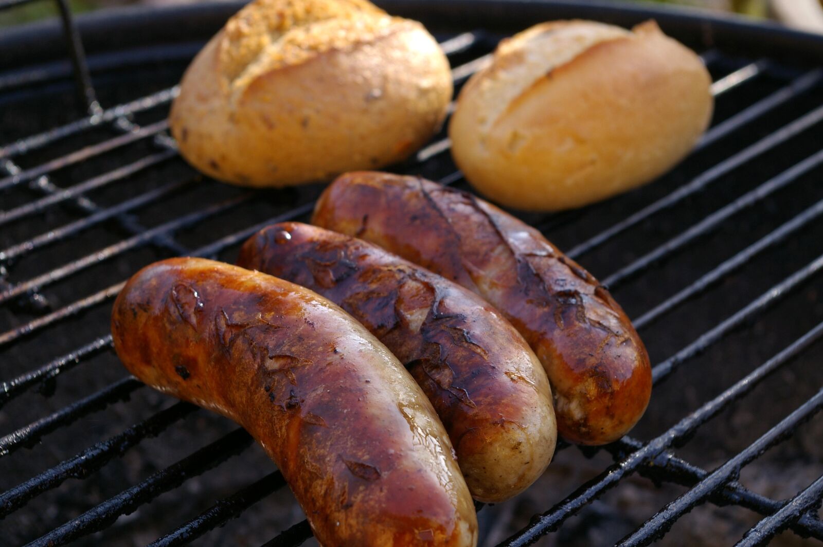 Pentax *ist DL2 sample photo. Grilled meats, barbecue, meat photography
