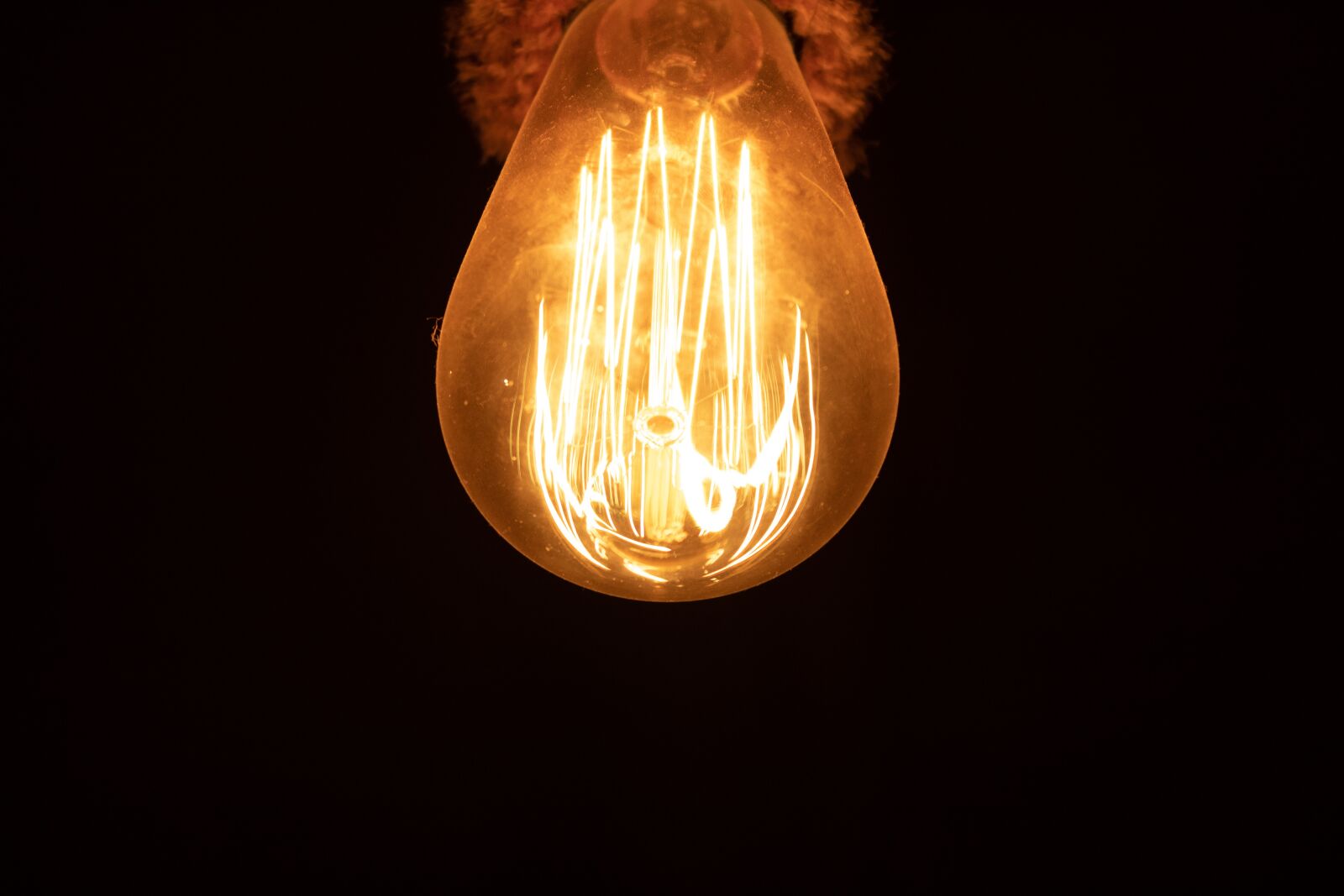 Canon EOS 1300D (EOS Rebel T6 / EOS Kiss X80) sample photo. Lamp, light, old photography