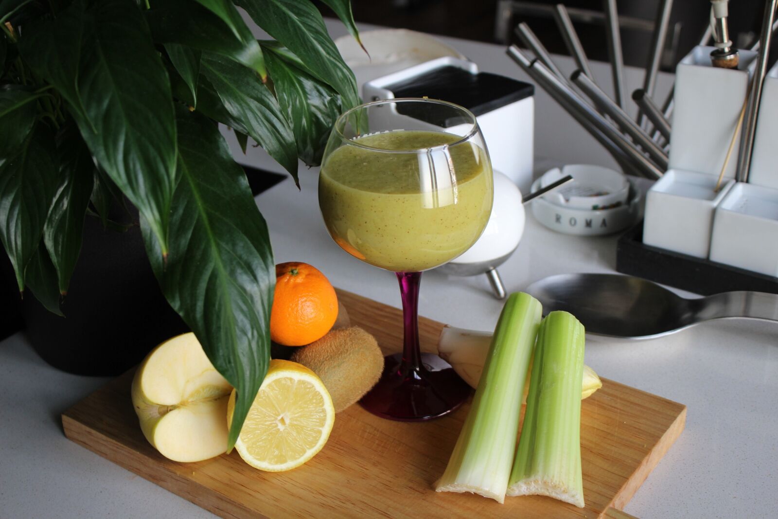 Canon EOS 1200D (EOS Rebel T5 / EOS Kiss X70 / EOS Hi) sample photo. Juice, kiwi, orange photography