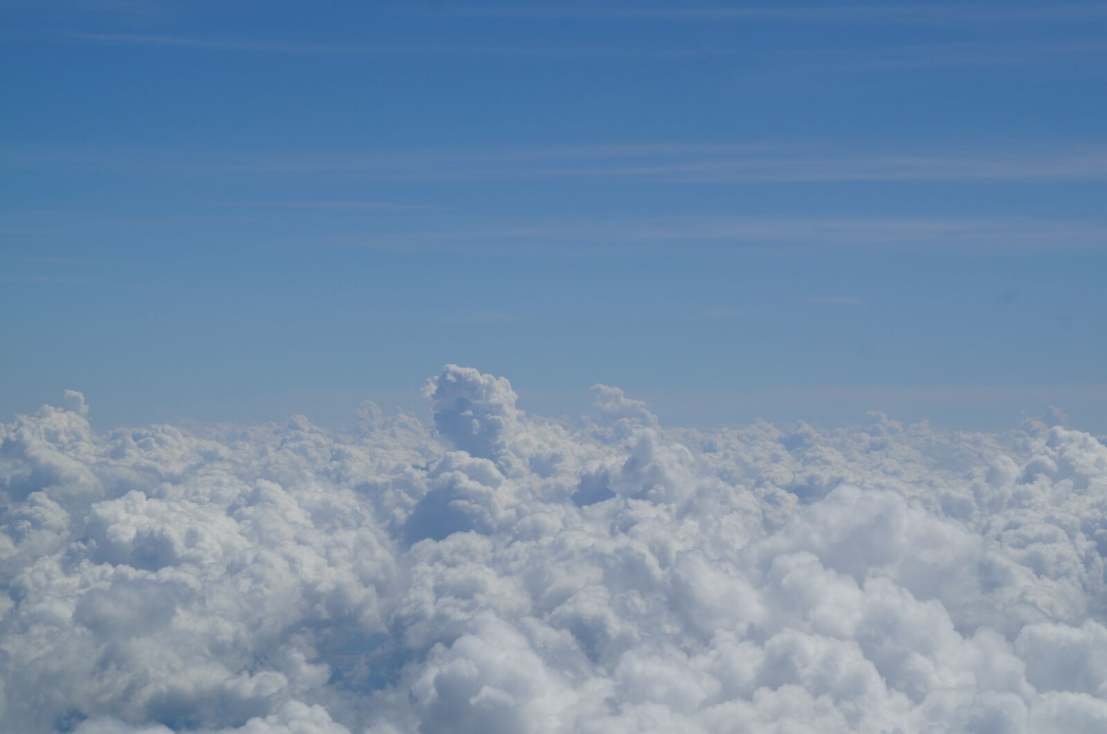 Sony SLT-A37 + Sony DT 18-200mm F3.5-6.3 sample photo. Clouds, horizon, sky photography
