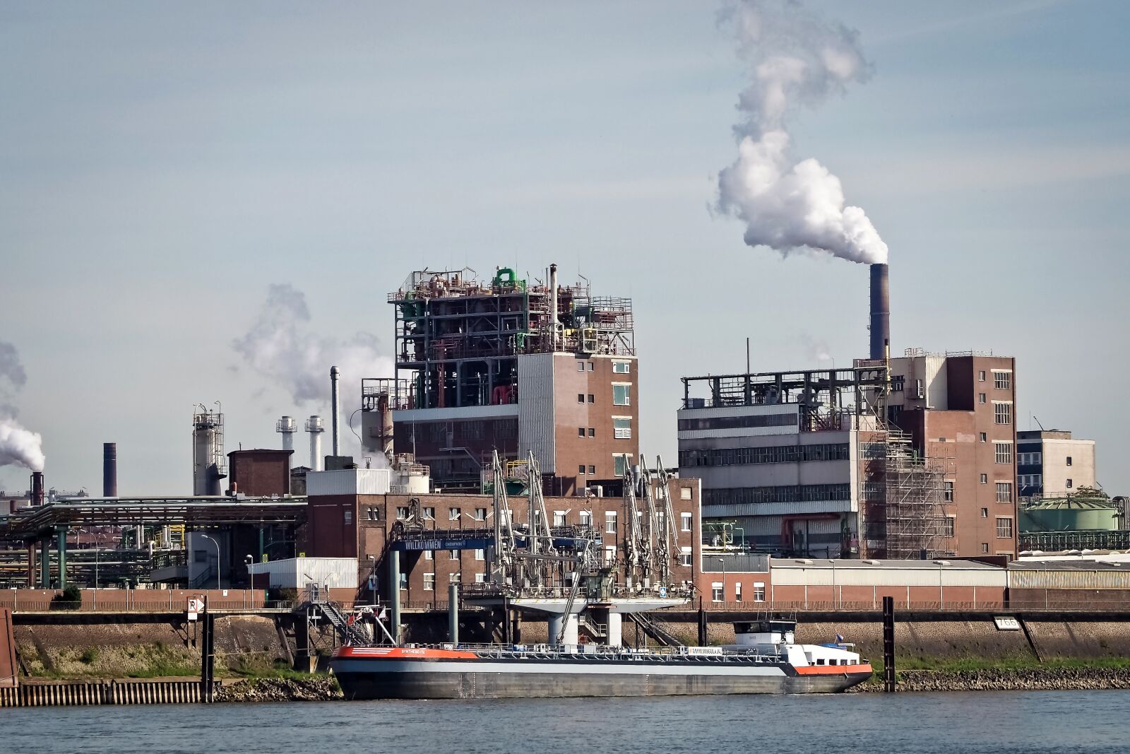 Olympus OM-D E-M10 sample photo. Chemistry, factory, chimney photography