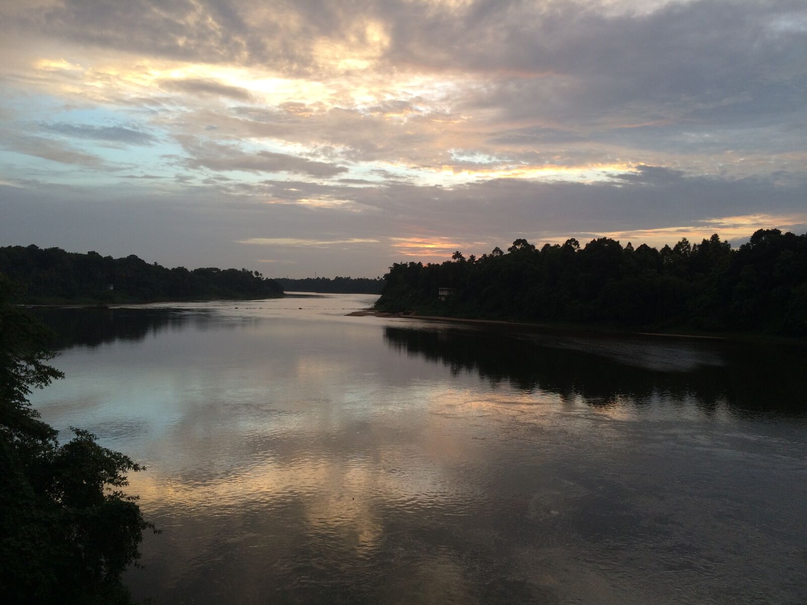 iPhone 5s back camera 4.15mm f/2.2 sample photo. River photography