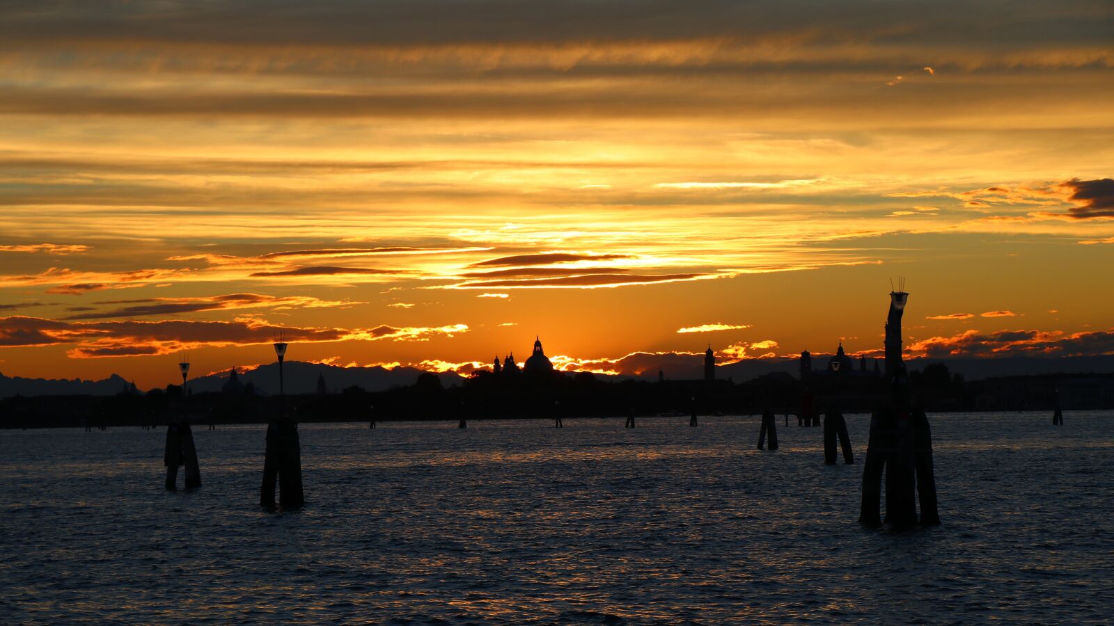 Canon EOS 80D sample photo. Lido, venice, clouds photography