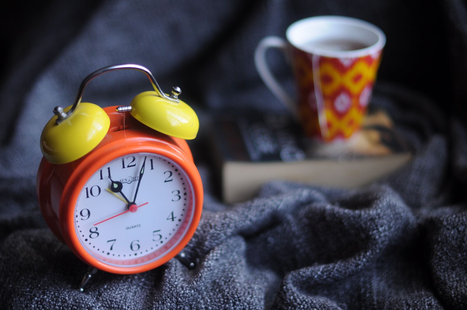 Nikon D90 sample photo. Alarm clock, blur, clock photography
