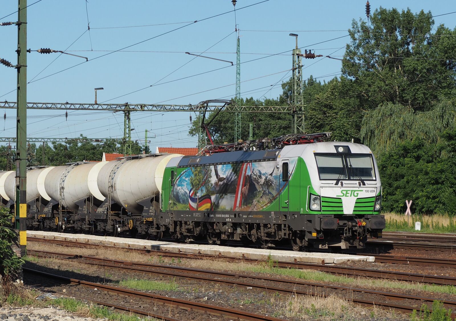 Olympus PEN E-PL7 sample photo. Locomotive, train, rail photography