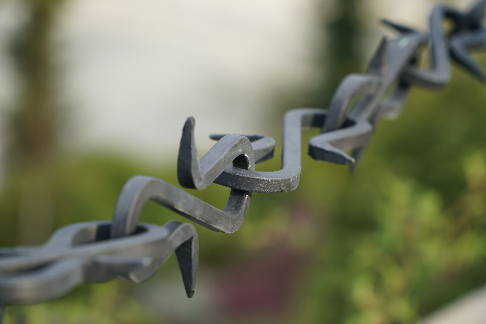 Sony a6300 + Sony E PZ 18-105mm F4 G OSS sample photo. Chain, link, spikes photography