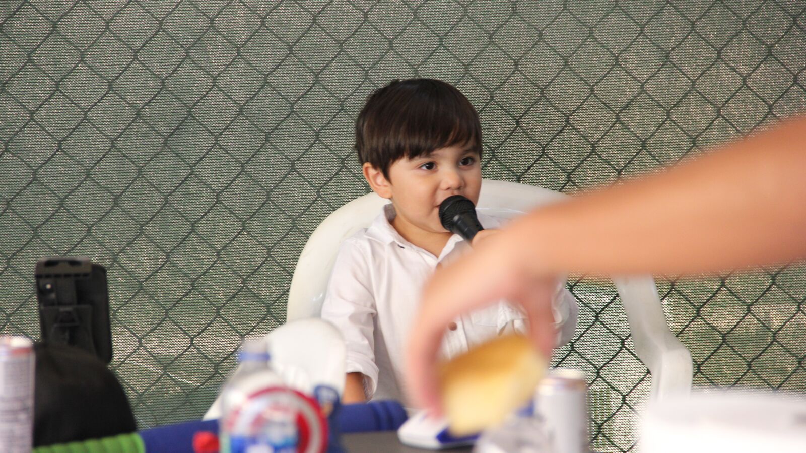 Canon EF-S 18-135mm F3.5-5.6 IS sample photo. Kid, singing, karaoke photography