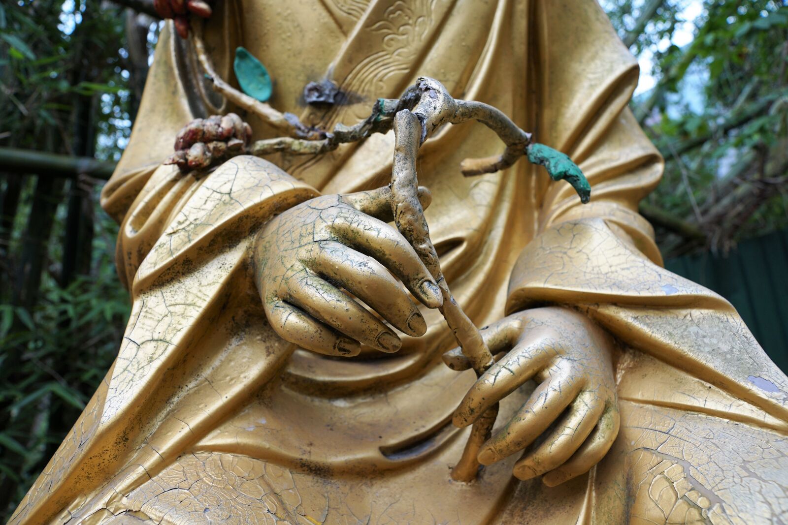 Sony ILCA-77M2 + Sony DT 16-50mm F2.8 SSM sample photo. Gold, buddha, statue photography