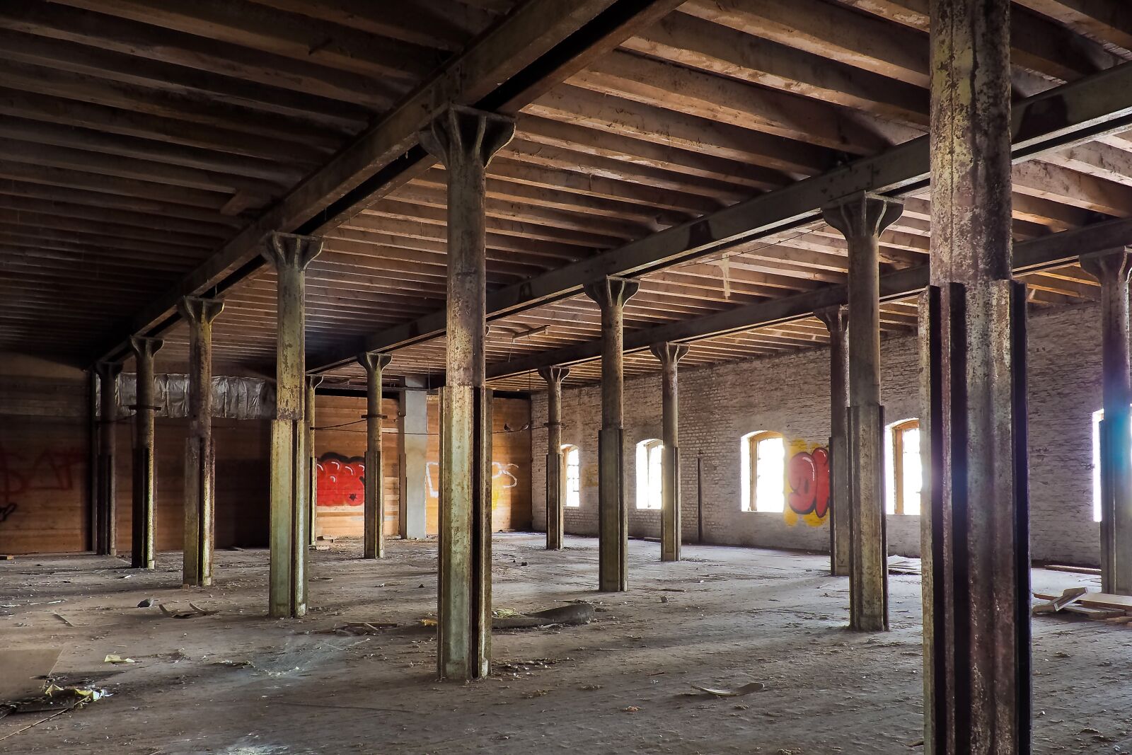 Olympus OM-D E-M10 sample photo. Lost places, warehouse, stock photography