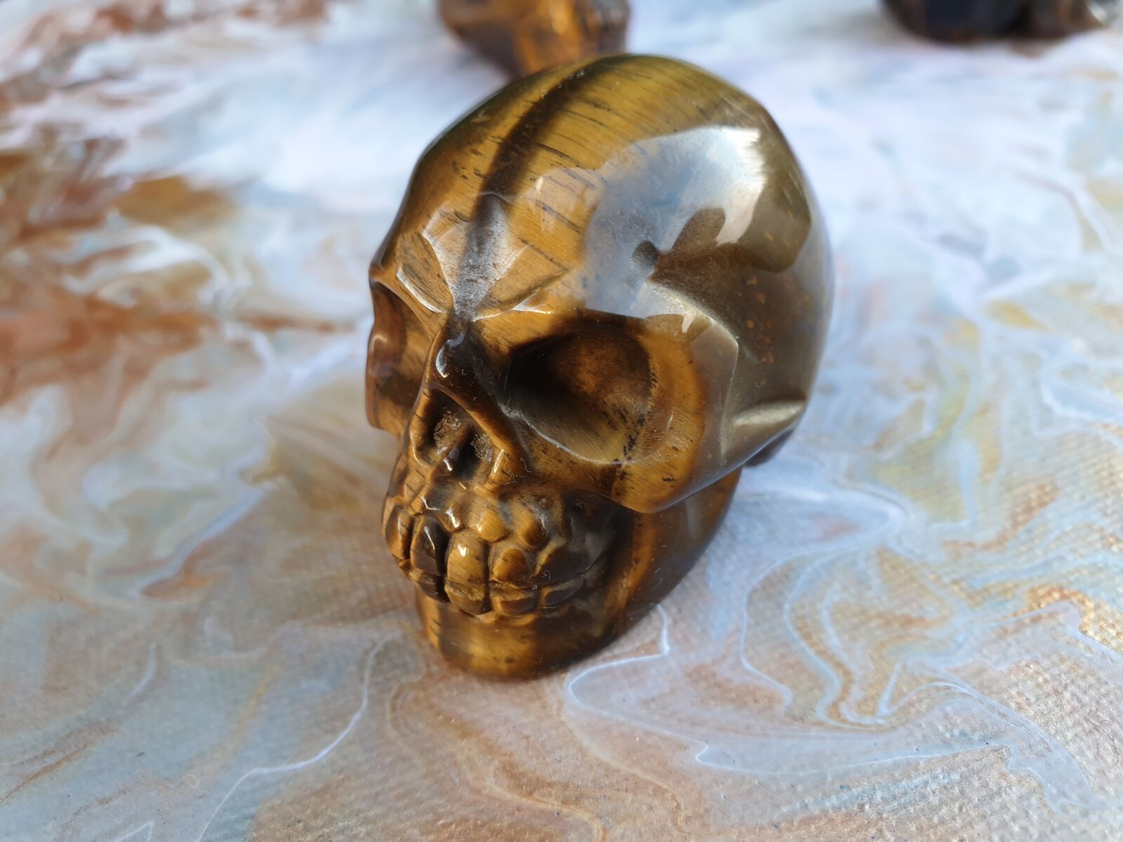 Samsung Galaxy Note9 sample photo. Tigers eye, skull, crystal photography