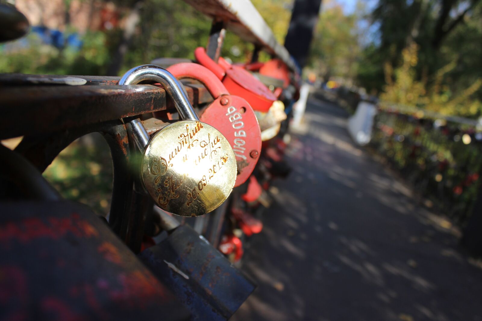 Canon EOS 600D (Rebel EOS T3i / EOS Kiss X5) sample photo. Castle, park, macro photography photography