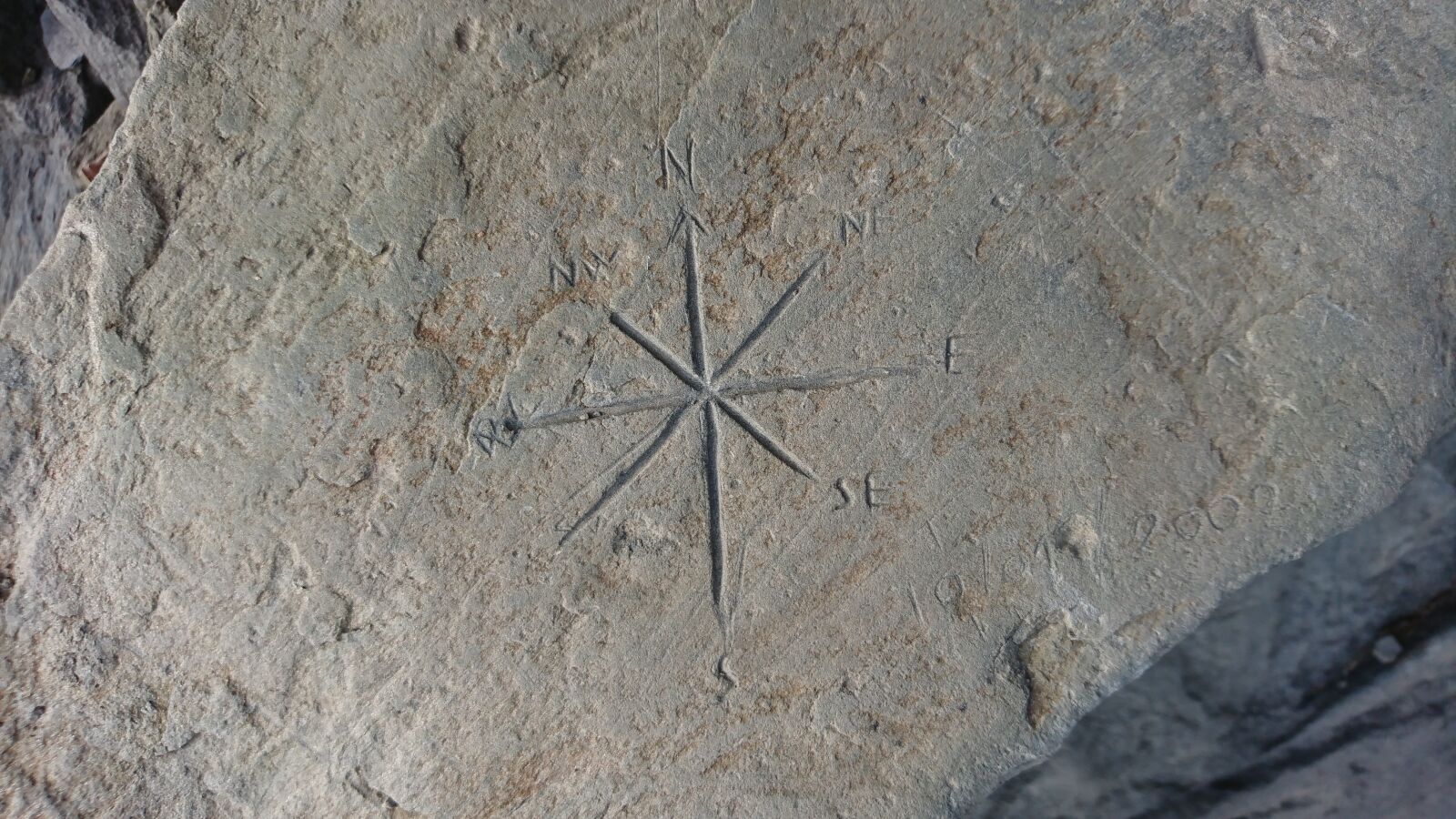 Sony Xperia XZ sample photo. Compass, north, navigation photography