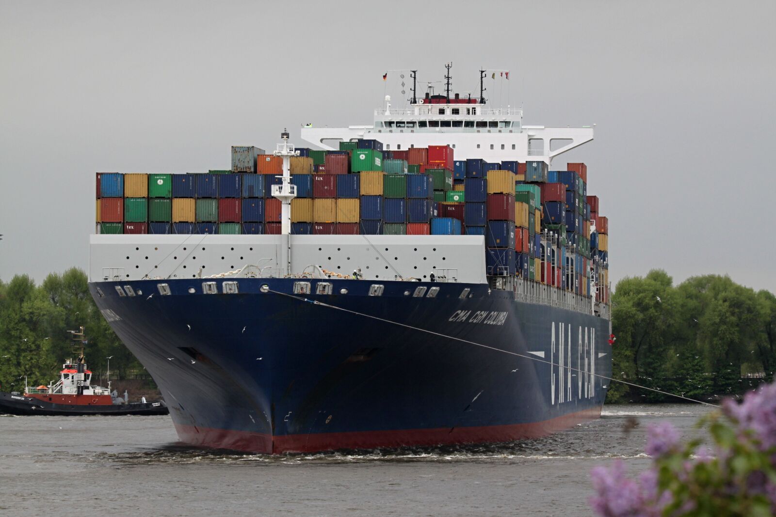 Canon EOS 500D (EOS Rebel T1i / EOS Kiss X3) sample photo. Container, ship, river photography