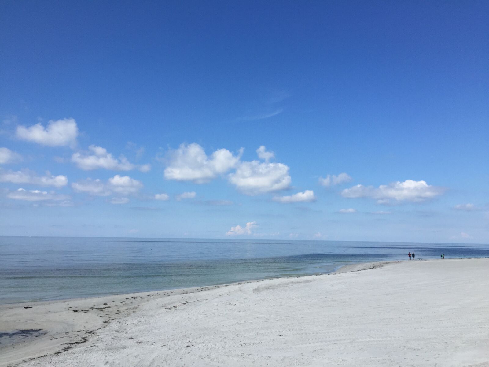 iPhone 6 back camera 4.15mm f/2.2 sample photo. Ocean, sand, beach photography