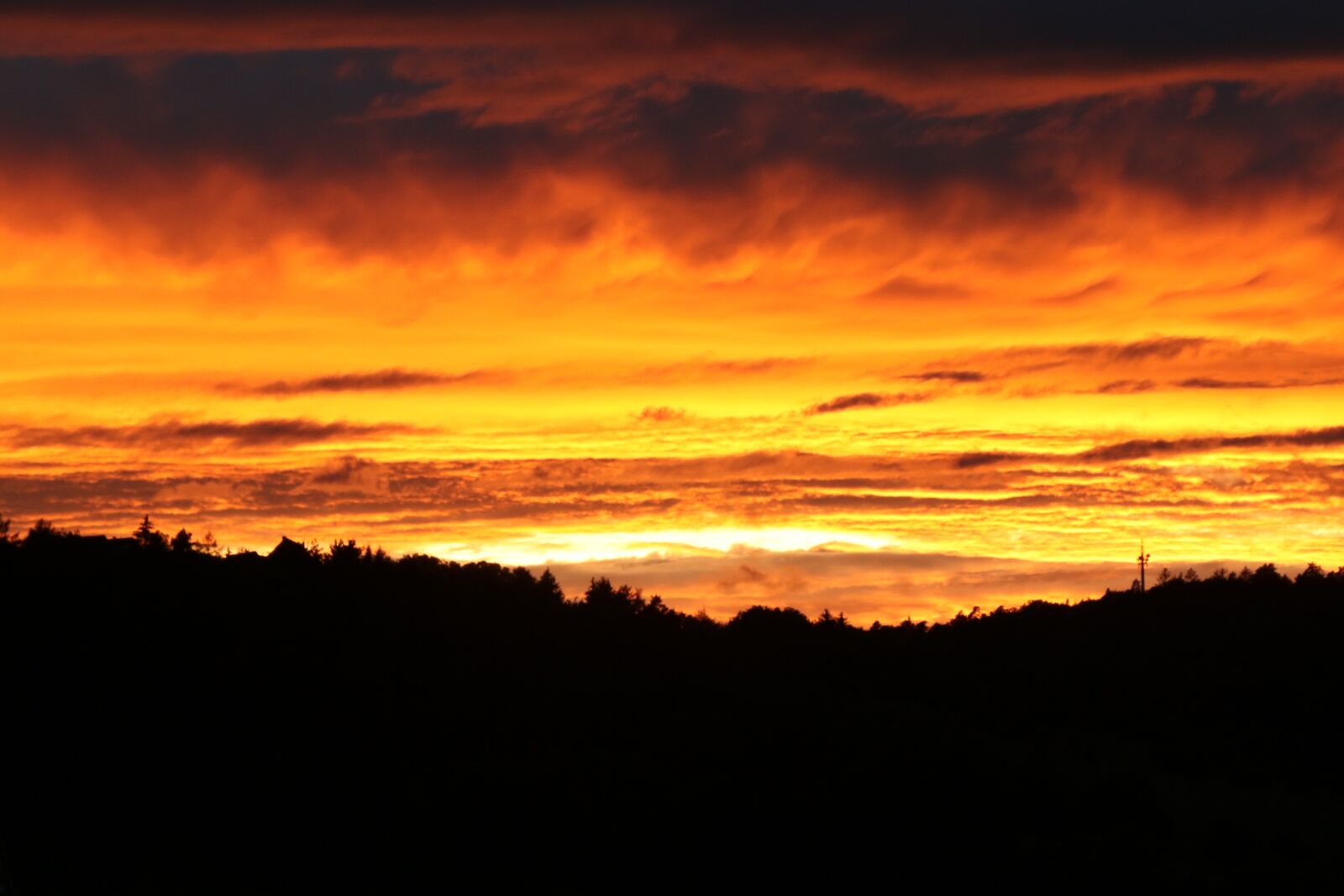 Canon EOS 80D sample photo. "Landscape, sunset, silhouettes" photography