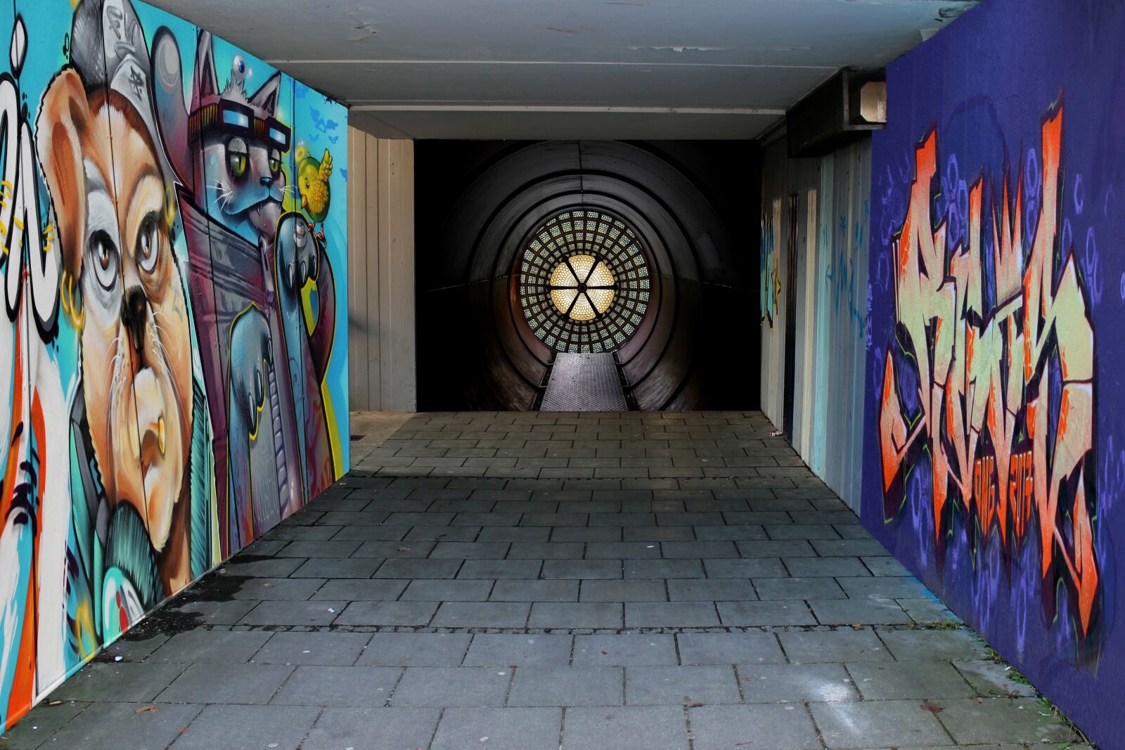 Canon EOS M sample photo. Passage, underpass, graffiti photography