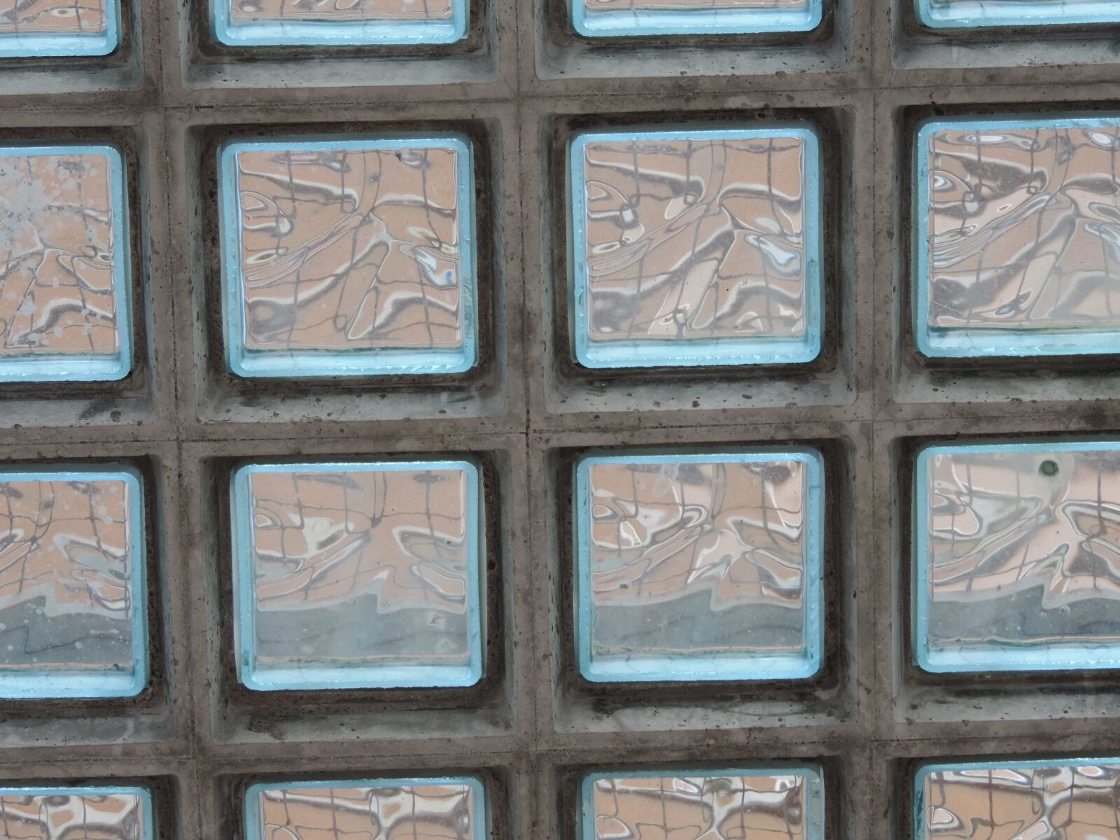 Nikon Coolpix P520 sample photo. Modern, windows, hole, pattern photography