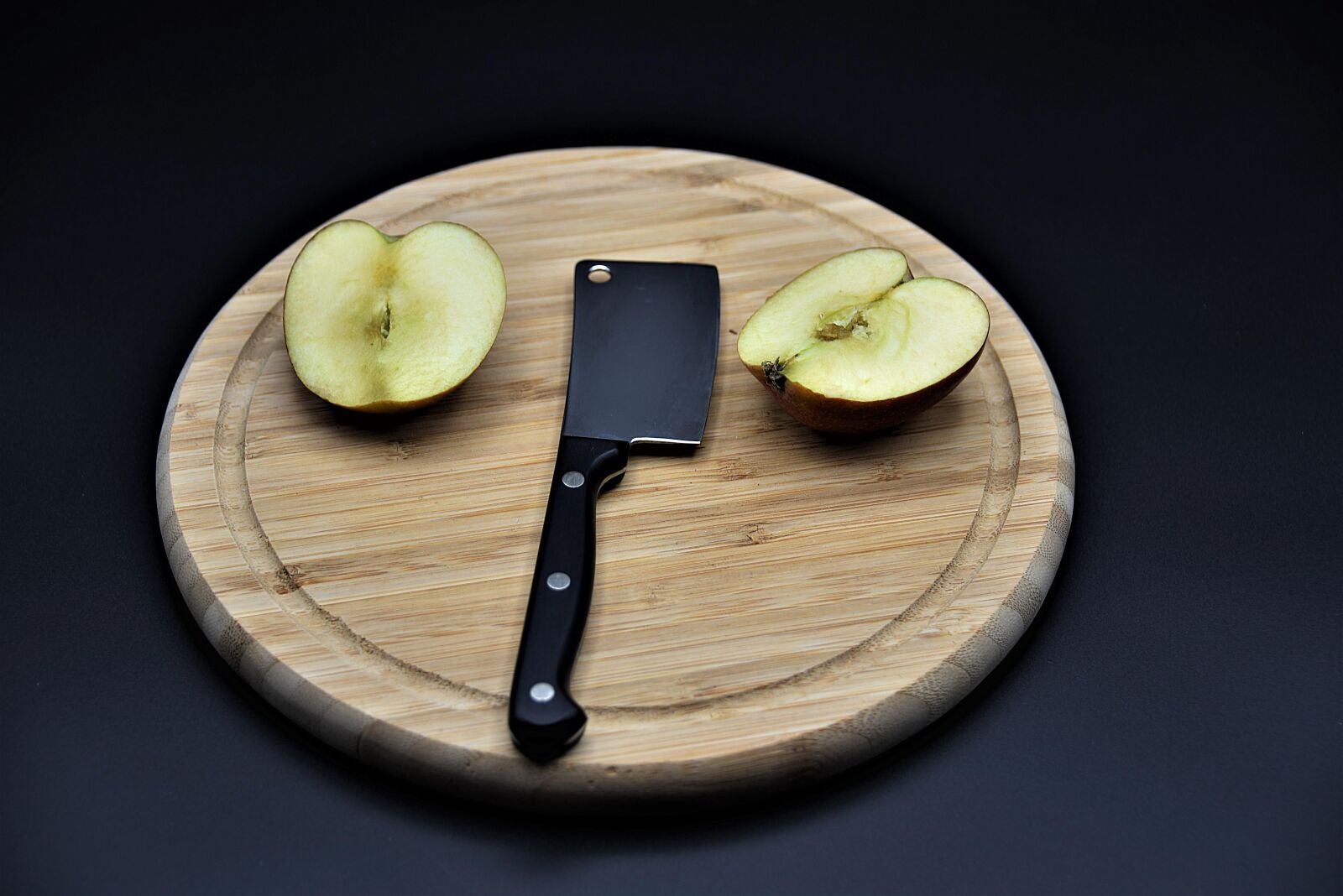 Nikon D750 sample photo. Cleaver, apple, wooden plate photography