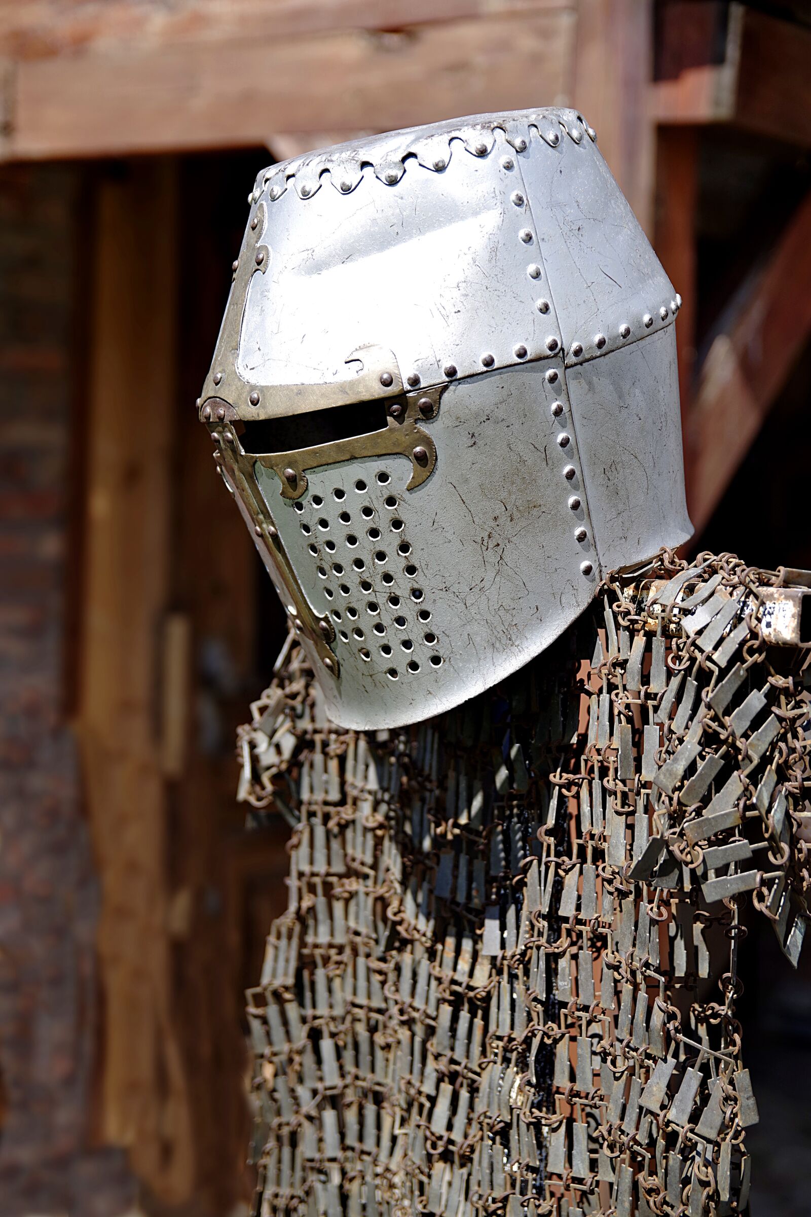 Pentax K-S2 sample photo. Armor, hauberk, helmet photography