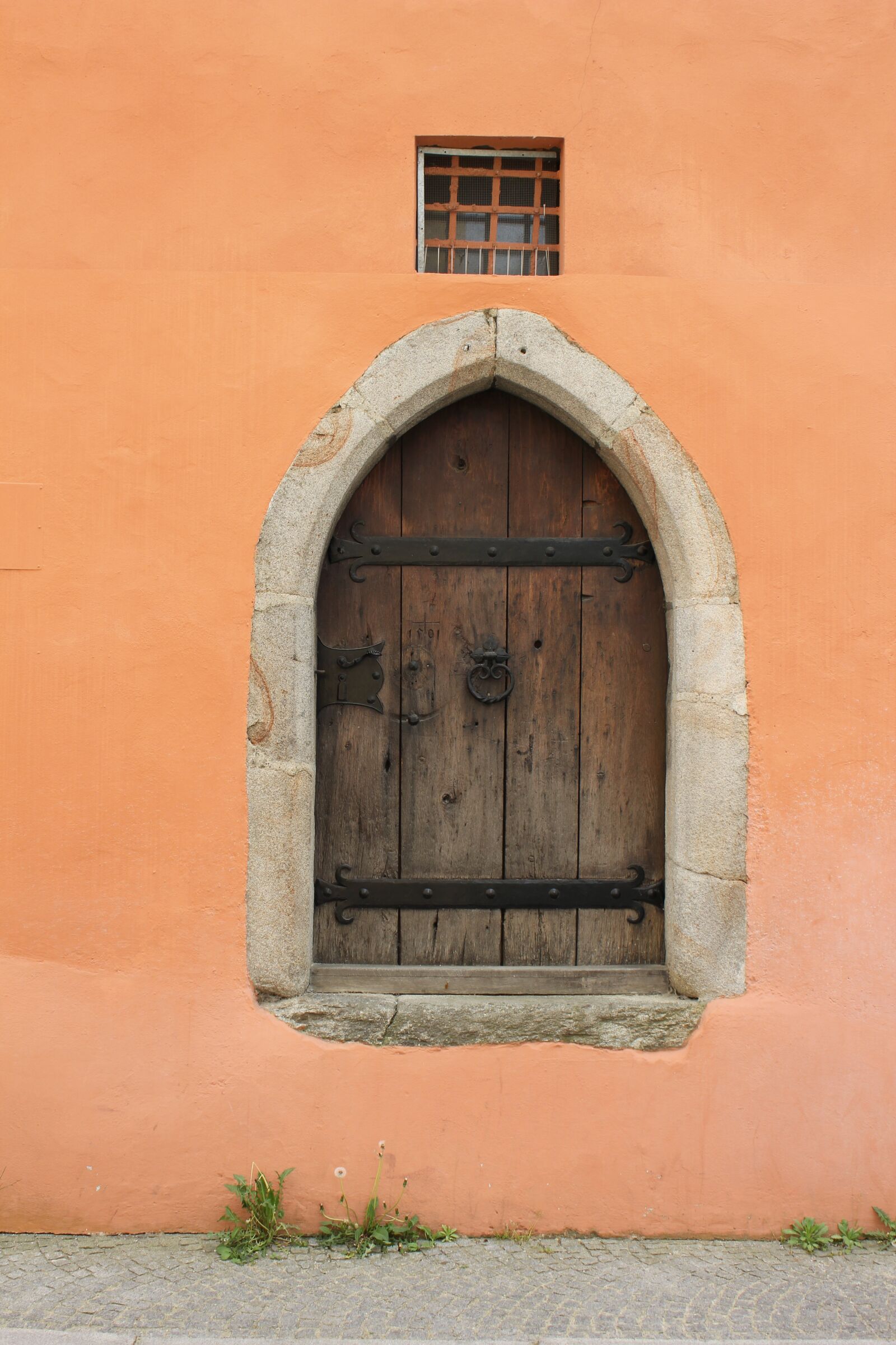 Canon EOS 550D (EOS Rebel T2i / EOS Kiss X4) sample photo. Passau, architecture, door photography