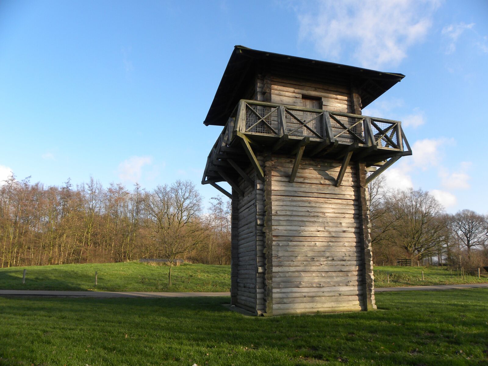 Nikon Coolpix P90 sample photo. Romans, watchtower, fighting photography