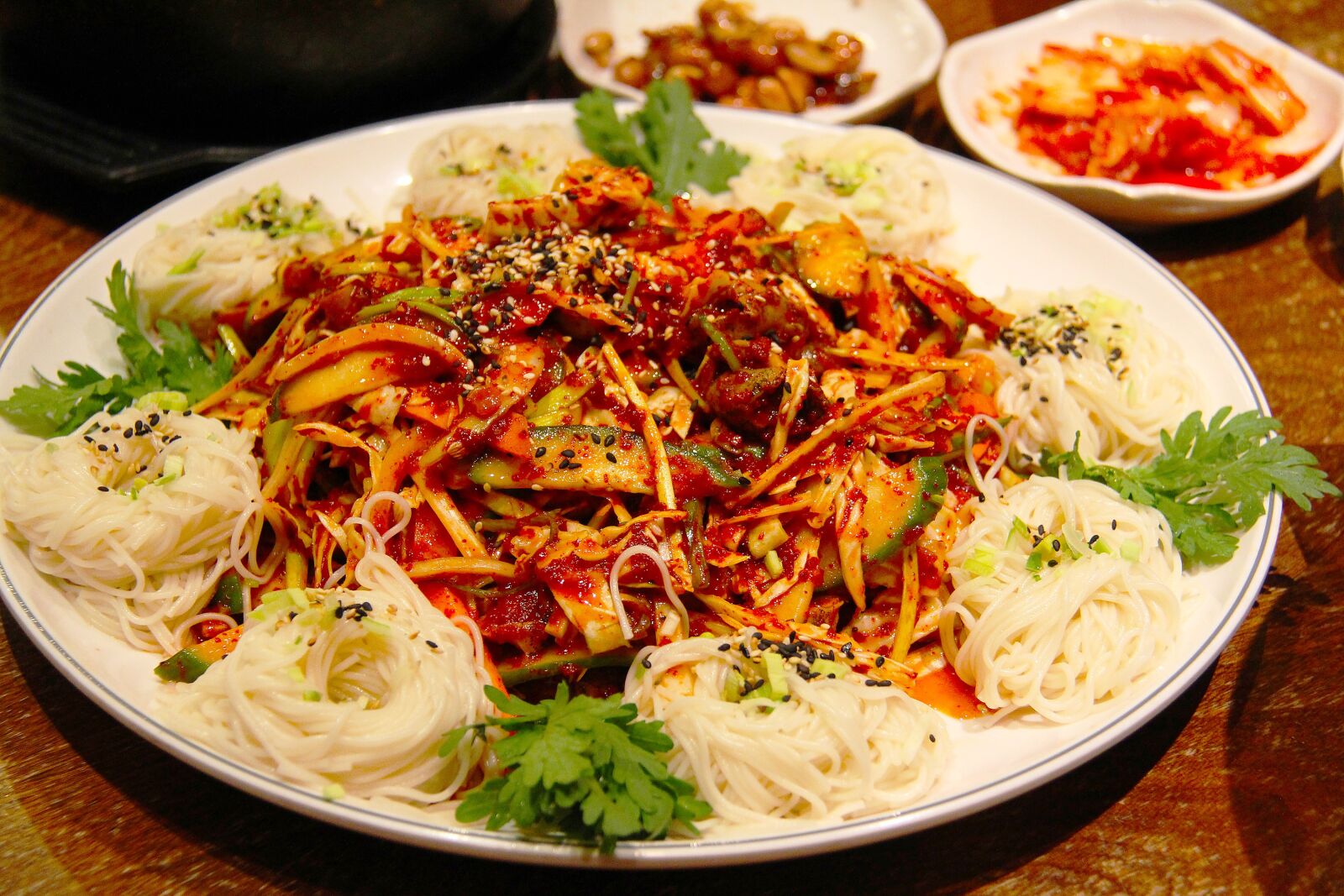 Canon EF-S 18-200mm F3.5-5.6 IS sample photo. Delicious, korean, food photography