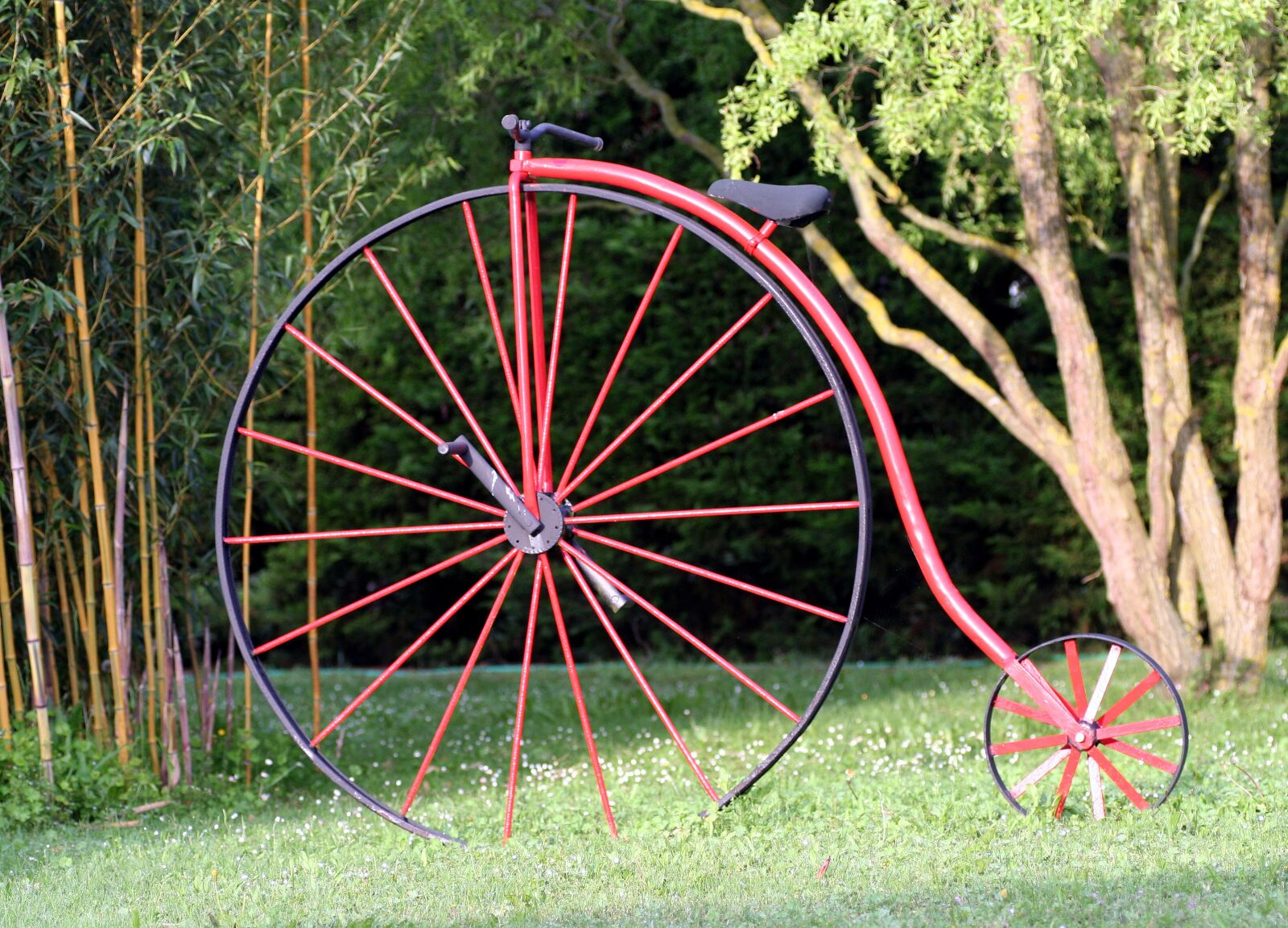 Canon EOS 350D (EOS Digital Rebel XT / EOS Kiss Digital N) sample photo. Penny-farthing, bicycle, former photography