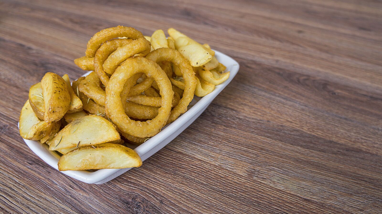 Sony Alpha a3000 + Sony E 18-55mm F3.5-5.6 OSS sample photo. Crisp, rustic potato, fried photography