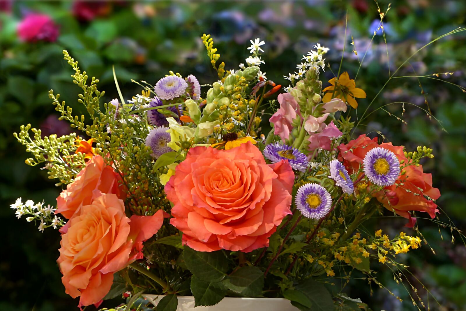Panasonic Lumix DMC-FZ200 sample photo. Flowers, bouquet, natural ostrich photography