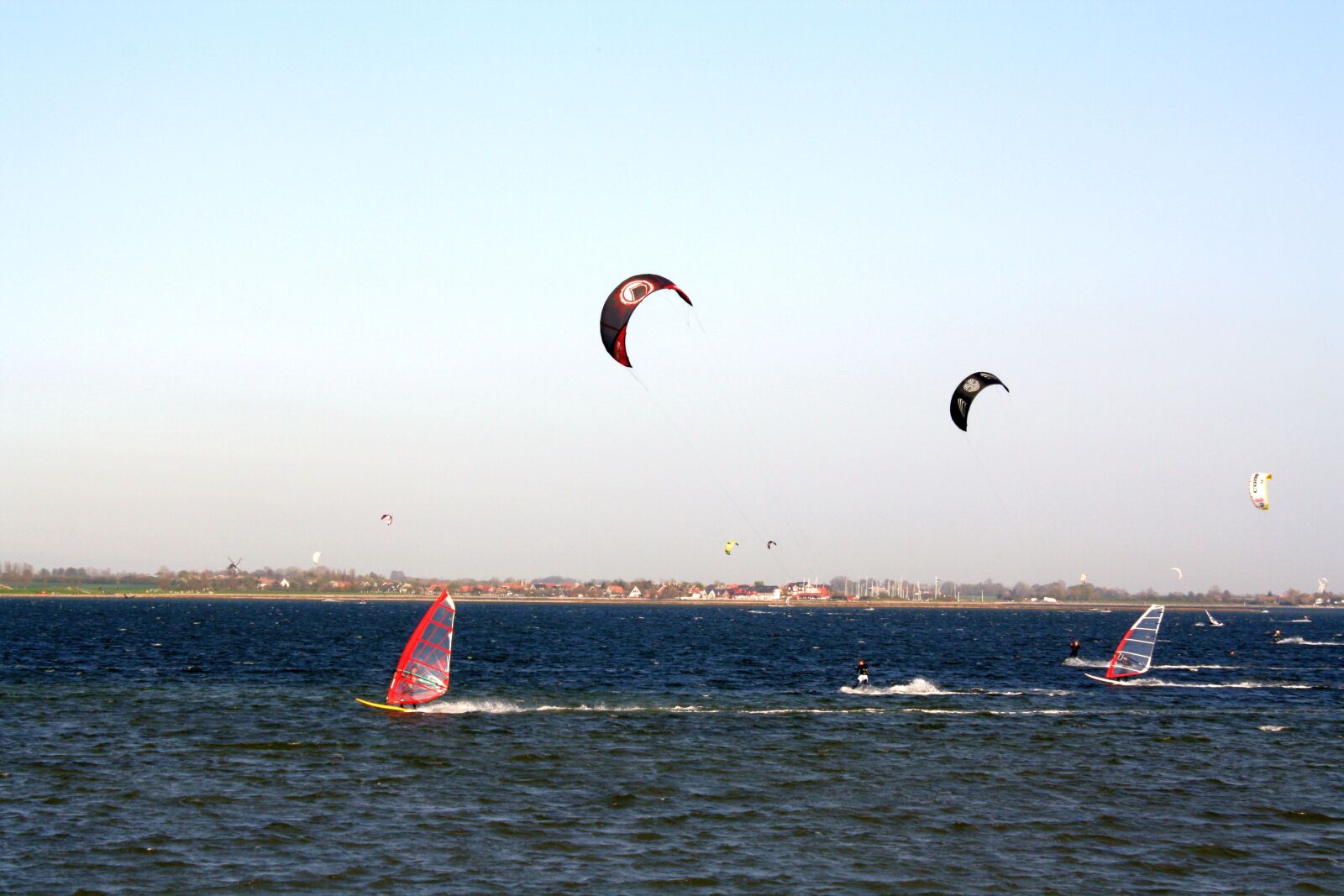Canon EOS 1000D (EOS Digital Rebel XS / EOS Kiss F) sample photo. Baltic, sea, fehmarn, kitesurfing photography