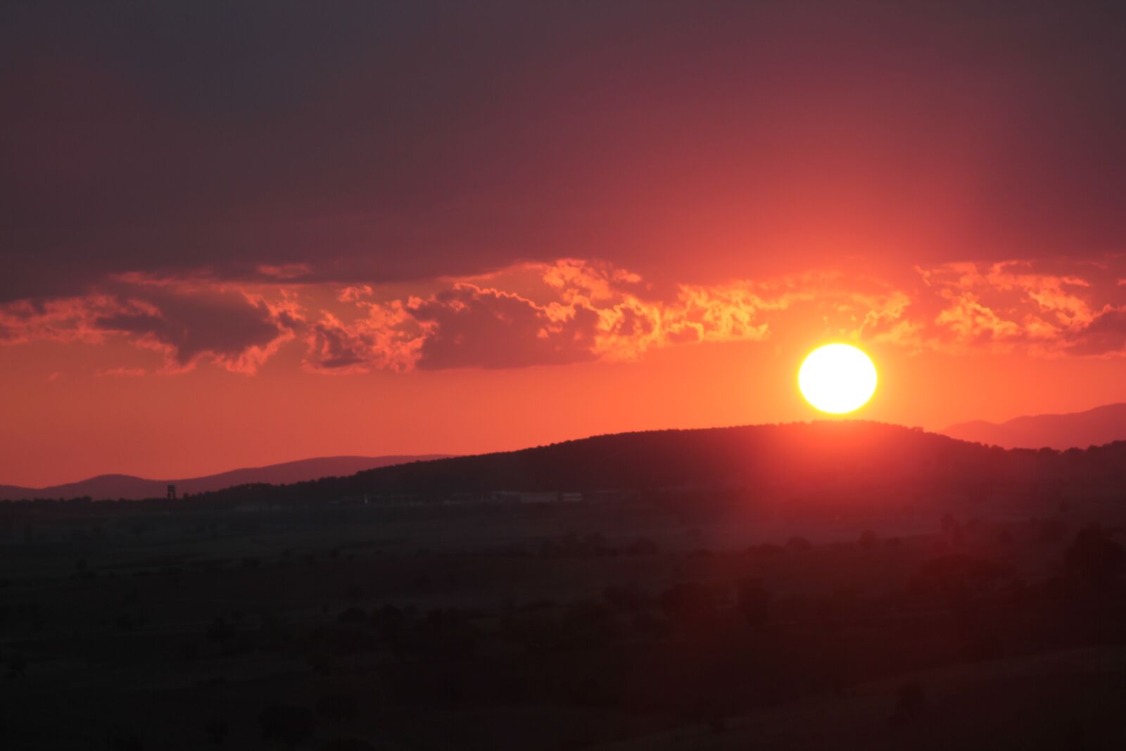 Canon EOS 550D (EOS Rebel T2i / EOS Kiss X4) sample photo. Solar, orange, clouds photography