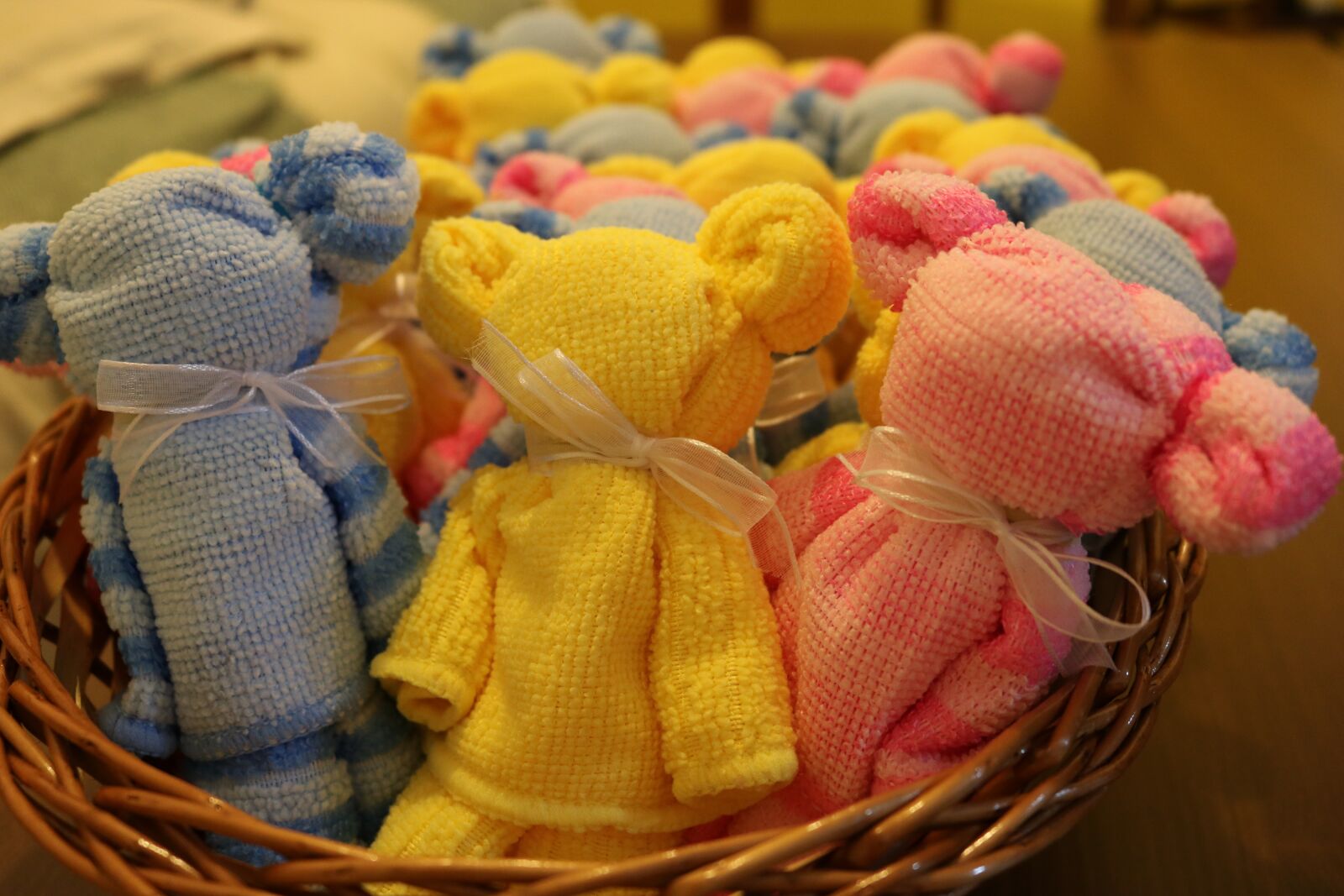Canon EOS 750D (EOS Rebel T6i / EOS Kiss X8i) sample photo. Teddies, towel, basket photography