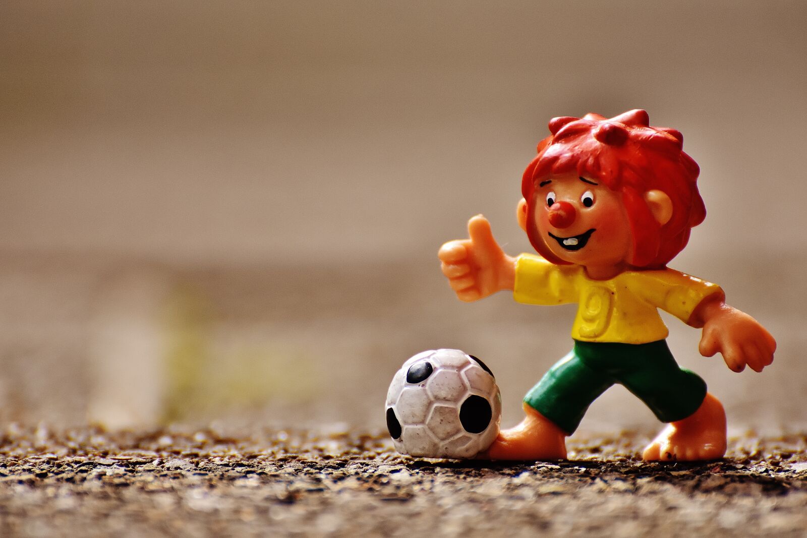 Nikon D7200 sample photo. Pumuckl, figure, football photography