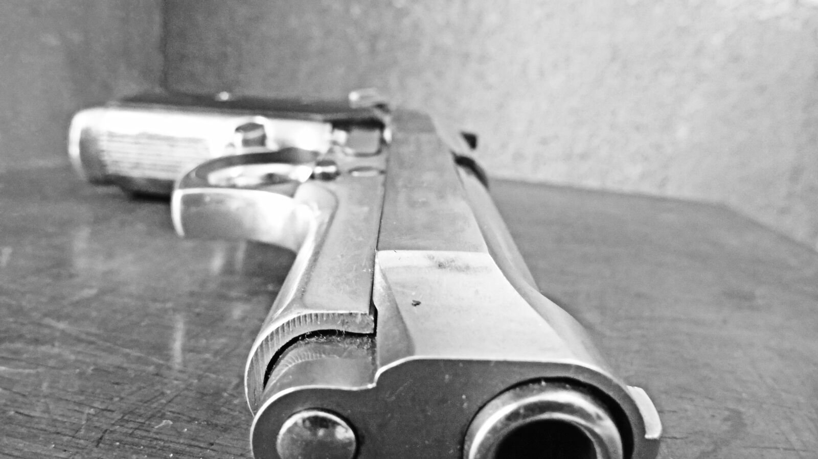 Sony Cyber-shot DSC-H400 sample photo. Gun photography