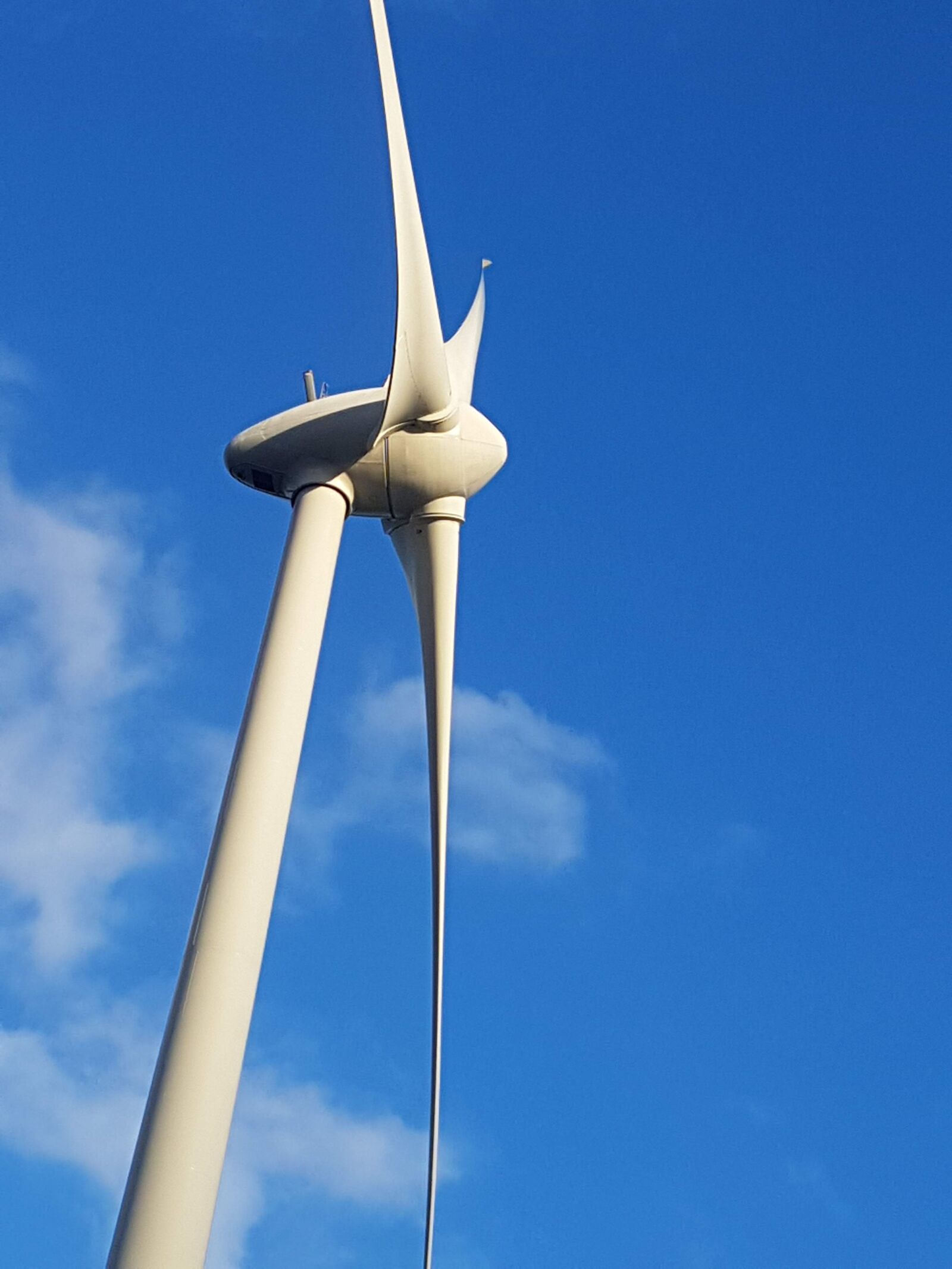 Samsung Galaxy S7 Edge sample photo. Windmill, sky, wind photography
