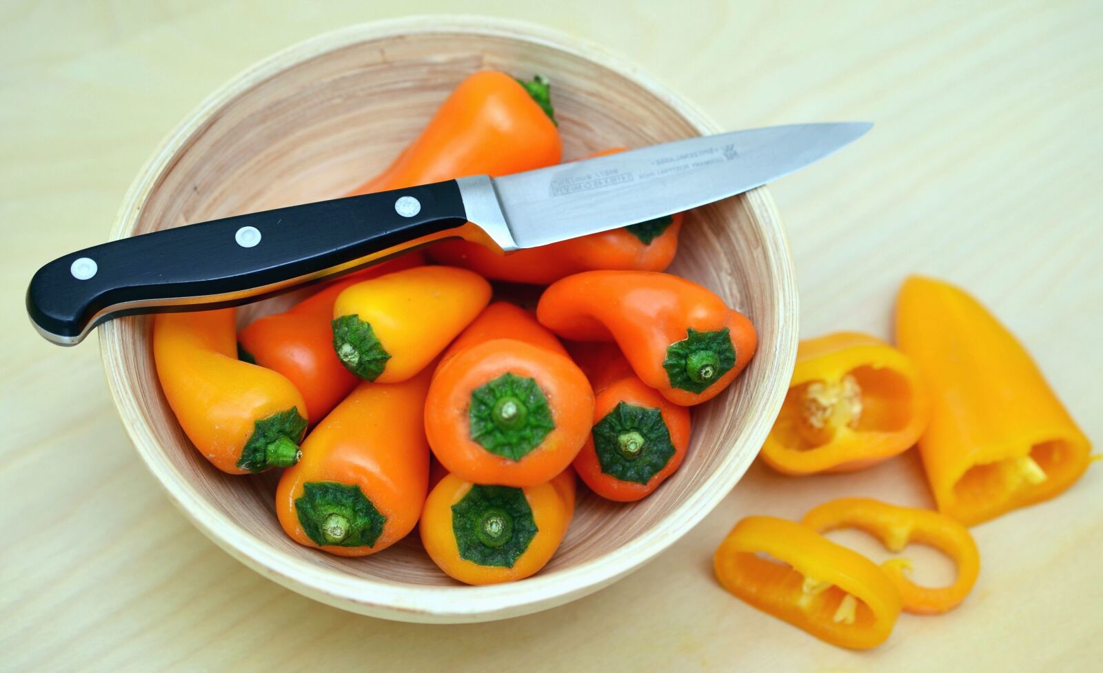 Nikon D5100 sample photo. Bell pepper, bowl, knife photography