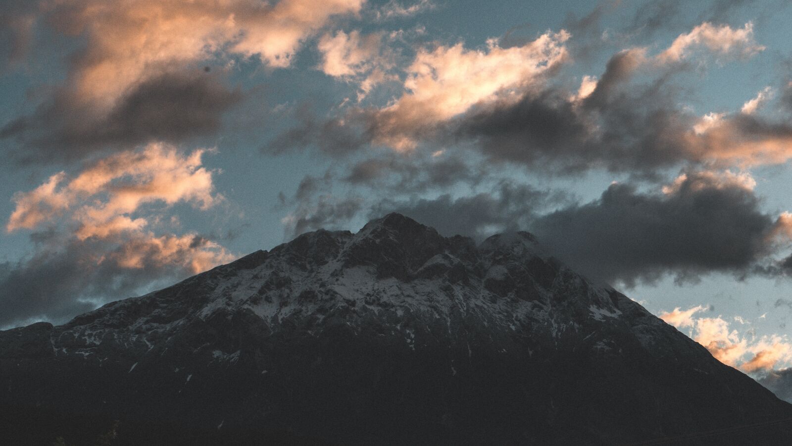 Sony a7 II + Sony FE 28-70mm F3.5-5.6 OSS sample photo. Mountains, cloudy, landscape photography