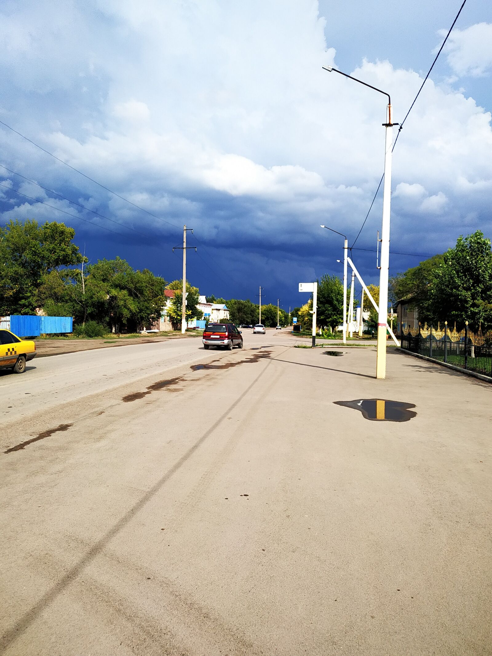 Xiaomi Redmi Note 6 Pro sample photo. Town, storm, summer photography
