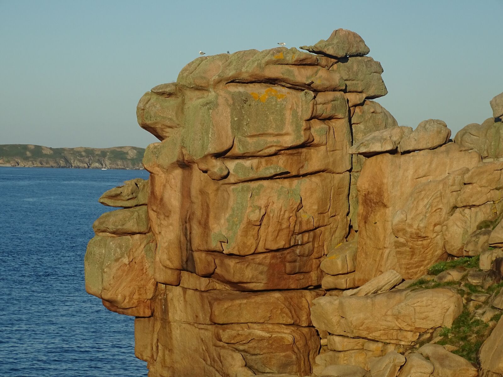 Sony Cyber-shot DSC-HX400V sample photo. Rock, face, brittany photography