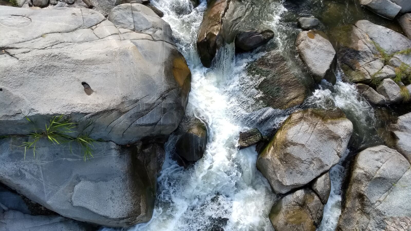 Motorola Moto G (5) Plus sample photo. River, stones, maunabo photography