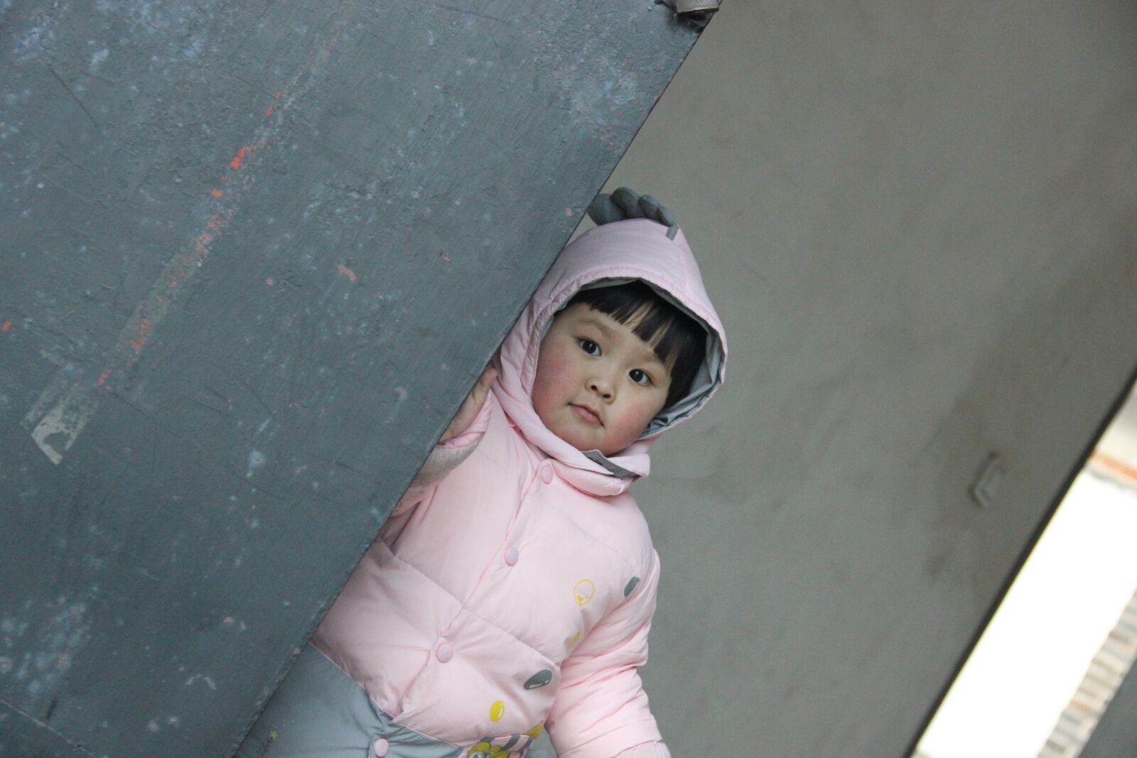Canon EOS 550D (EOS Rebel T2i / EOS Kiss X4) sample photo. Girls, looking forward to photography