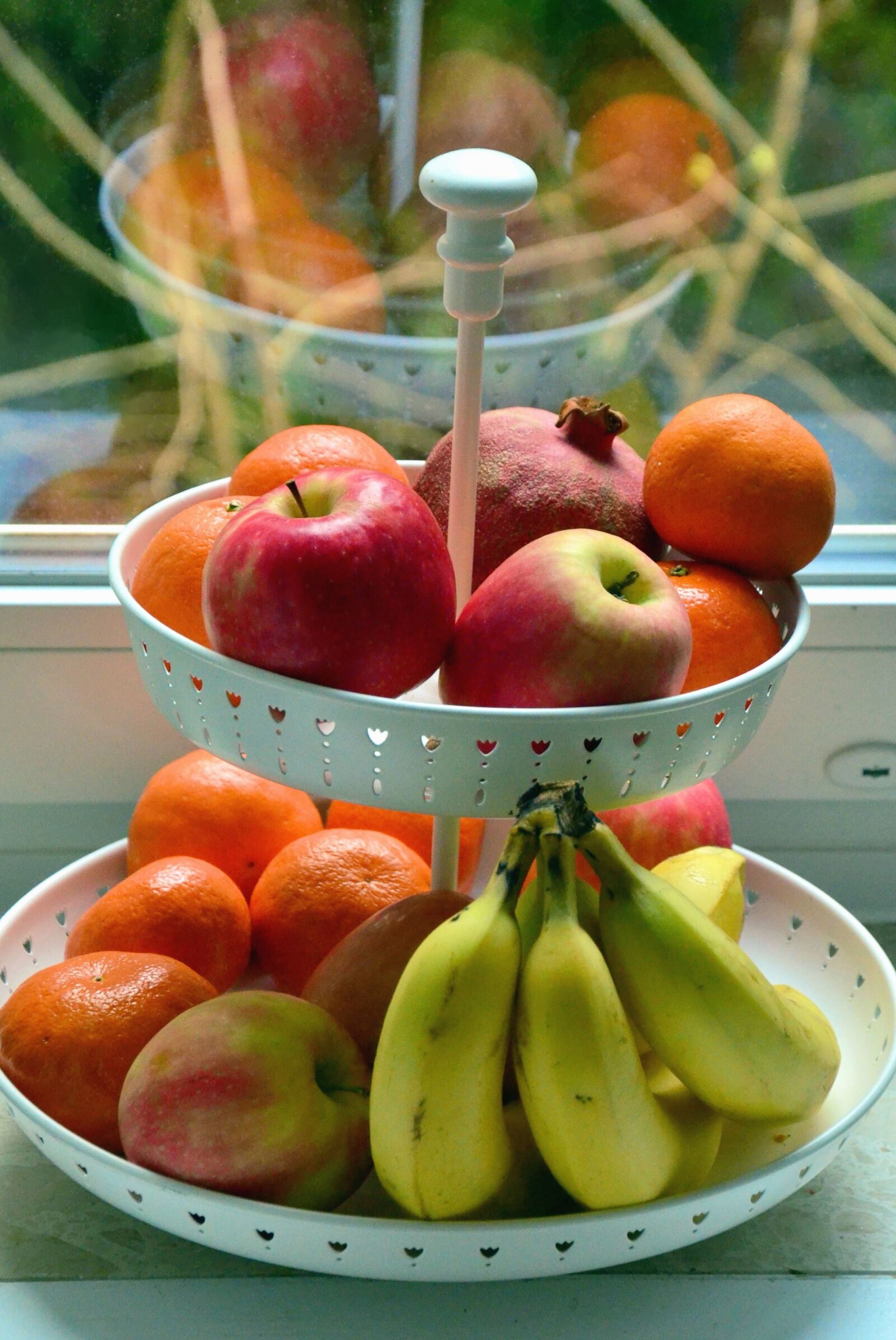 Nikon D5100 sample photo. Bowl, banana, apple, tangerine photography