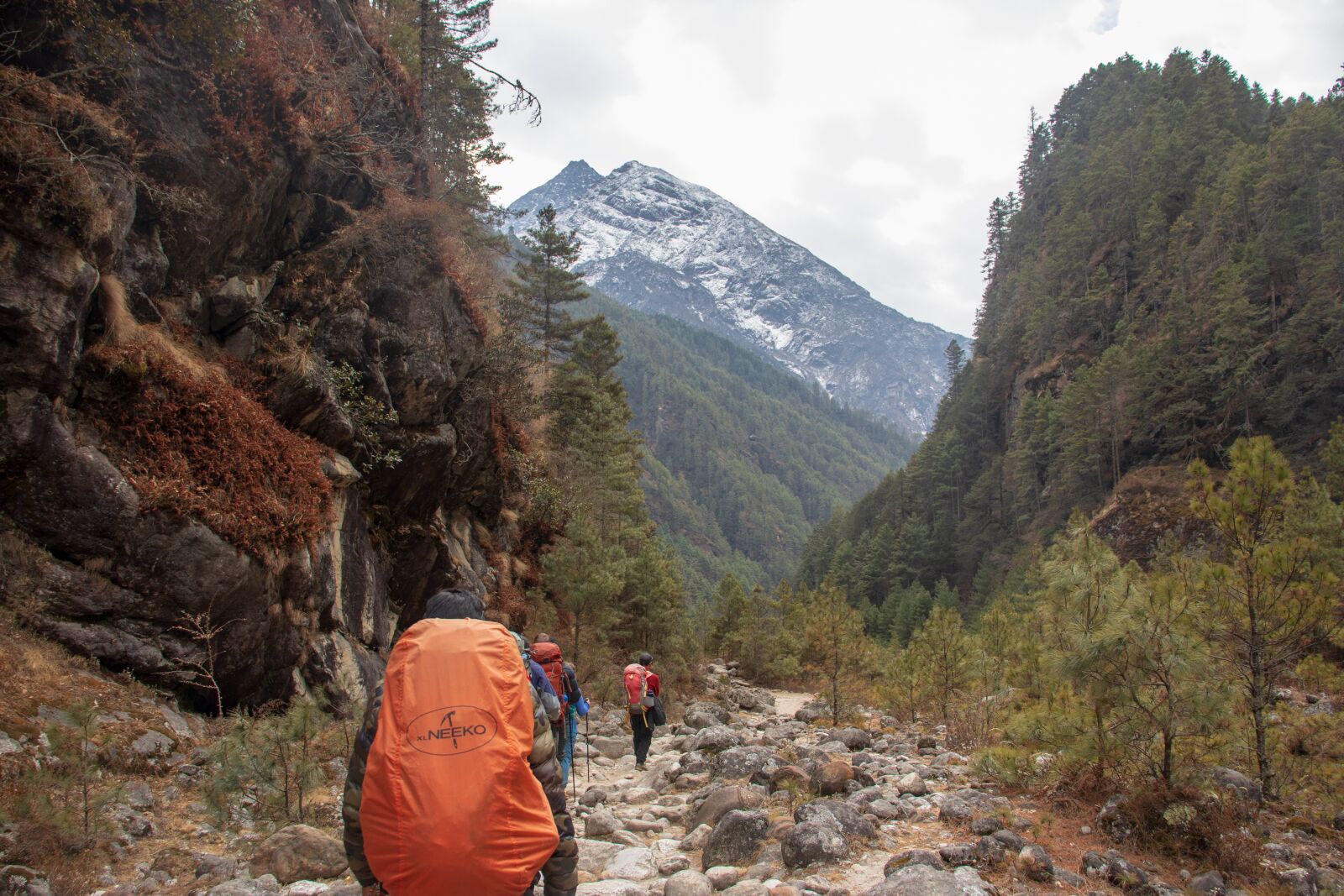 Canon EOS 200D (EOS Rebel SL2 / EOS Kiss X9) sample photo. Himalayas, nepal, hiking photography